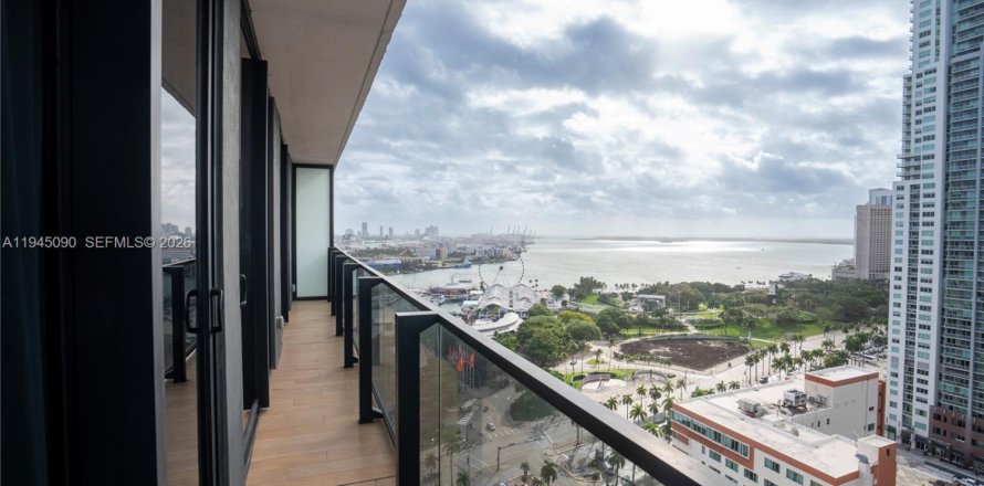 Condominio en Miami, Florida, 3 dormitorios  № 2002698