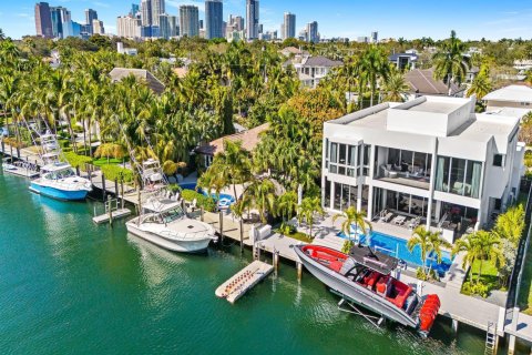 Casa en venta en Fort Lauderdale, Florida, 5 dormitorios, 458.47 m2 № 2087371 - foto 2