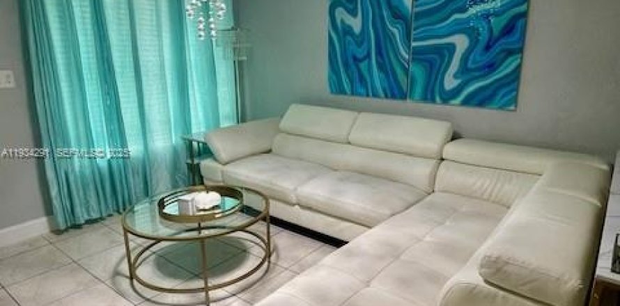 Таунхаус в Мирамар, Флорида 3 спальни, 147.53м2 № 1992661