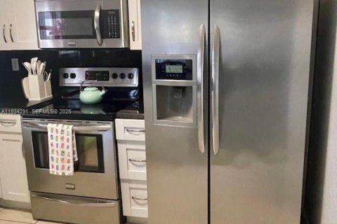 Снять в аренду таунхаус в Мирамар, Флорида 3 спальни, 147.53м2, № 1992661 - фото 5