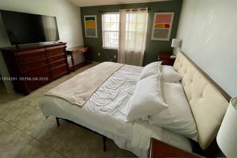 Снять в аренду таунхаус в Мирамар, Флорида 3 спальни, 147.53м2, № 1992661 - фото 7