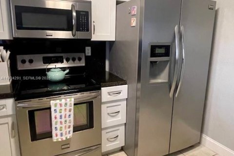 Снять в аренду таунхаус в Мирамар, Флорида 3 спальни, 147.53м2, № 1992661 - фото 6