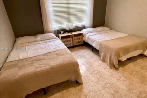 Снять в аренду таунхаус в Мирамар, Флорида 3 спальни, 147.53м2, № 1992661 - фото 10