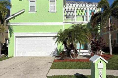 House in Apollo Beach, Florida 4 bedrooms, 247.12 sq.m. № 1843321 - photo 1