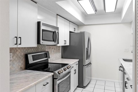 Condo in Lakeland, Florida, 3 bedrooms  № 2202941 - photo 10