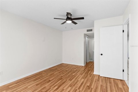 Condo in Lakeland, Florida, 3 bedrooms  № 2202941 - photo 18