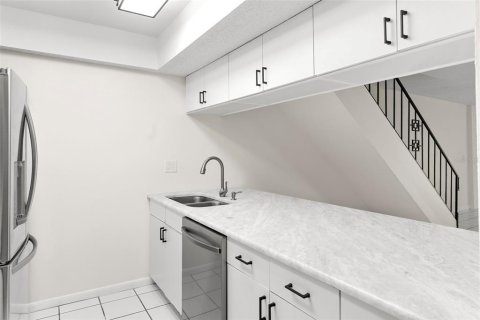 Condo in Lakeland, Florida, 3 bedrooms  № 2202941 - photo 12