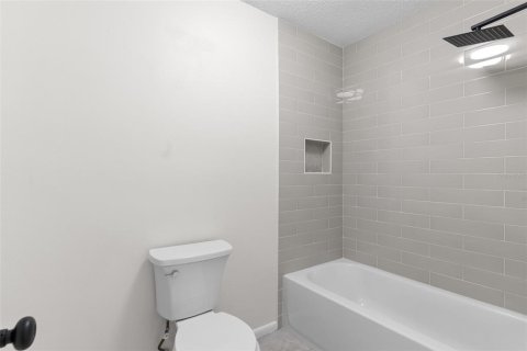 Condo in Lakeland, Florida, 3 bedrooms  № 2202941 - photo 28