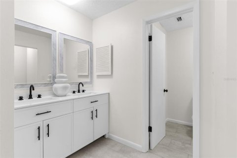 Condo in Lakeland, Florida, 3 bedrooms  № 2202941 - photo 21