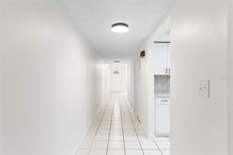 Condo in Lakeland, Florida, 3 bedrooms  № 2202941 - photo 9