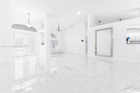 House in Port Charlotte, Florida 3 bedrooms, 201.23 sq.m. № 1783619 - photo 11