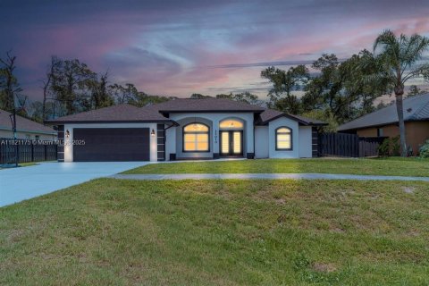 House in Port Charlotte, Florida 3 bedrooms, 201.23 sq.m. № 1783619 - photo 2