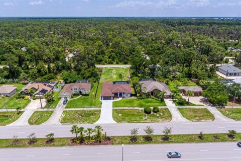 House in Port Charlotte, Florida 3 bedrooms, 201.23 sq.m. № 1783619 - photo 6