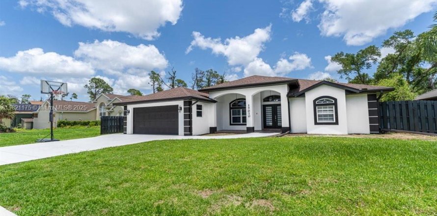 House in Port Charlotte, Florida 3 bedrooms, 201.23 sq.m. № 1783619