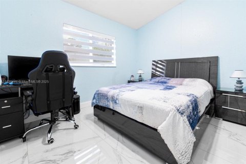 House in Port Charlotte, Florida 3 bedrooms, 201.23 sq.m. № 1783619 - photo 21