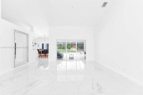 House in Port Charlotte, Florida 3 bedrooms, 201.23 sq.m. № 1783619 - photo 13