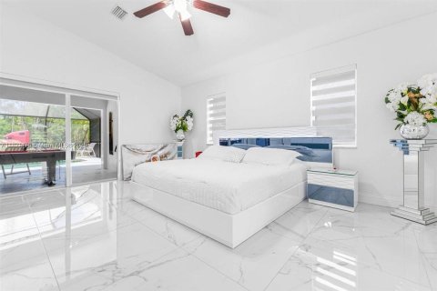 House in Port Charlotte, Florida 3 bedrooms, 201.23 sq.m. № 1783619 - photo 14