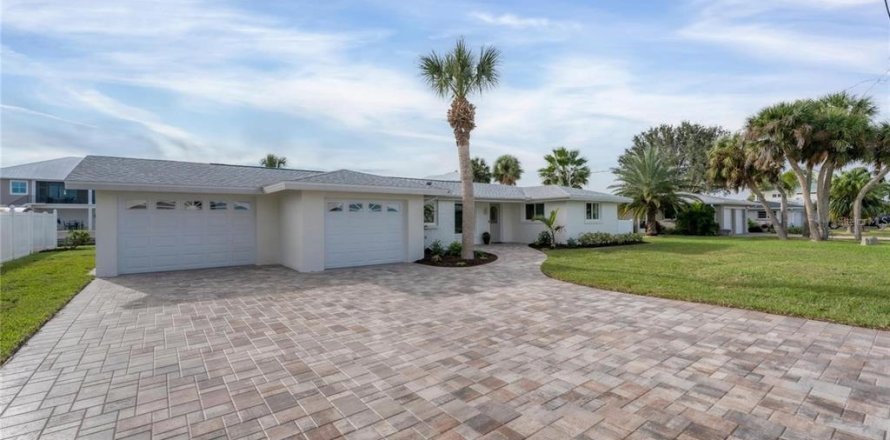 House in Englewood, Florida 3 bedrooms, 150.32 sq.m. № 1908743