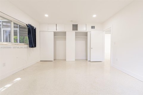 House in Coral Gables, Florida 2 bedrooms, 284.75 sq.m. № 2153615 - photo 15