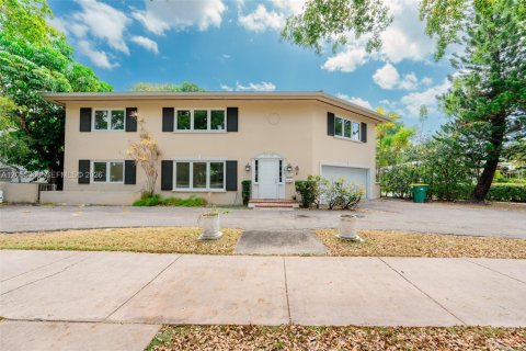 Villa ou maison à Coral Gables, Floride 2 chambres, 284.75 m2 № 2153615