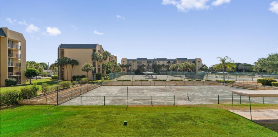 Condominio en West Palm Beach, Florida, 2 dormitorios № 1161697