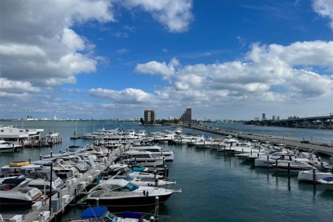 Condominio en venta en Miami, Florida, 37.16 m2 № 1945868 - foto 1