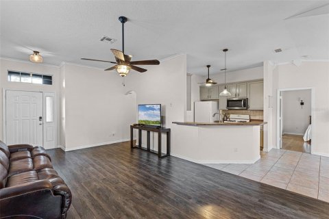 House in DeLand, Florida 3 bedrooms, 126.53 sq.m. № 1910946 - photo 4