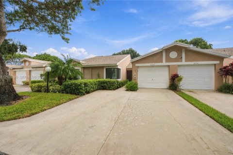 Villa ou maison à vendre à Boca Raton, Floride: 2 chambres, 128.39 m2 № 2414766 - photo 2