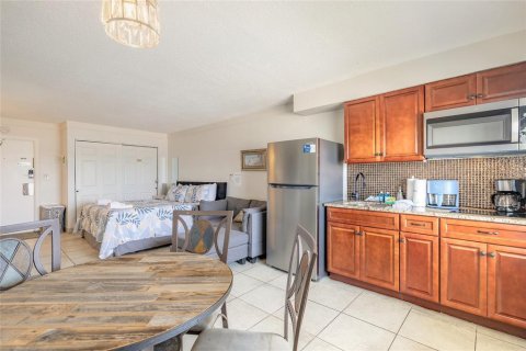Condo in Daytona Beach, Florida, 3 rooms  № 1677849 - photo 9