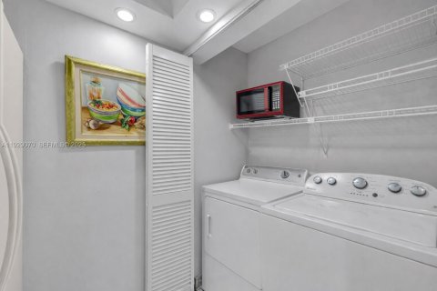 Купить кондоминиум в Майами-Бич, Флорида 2 спальни, 100.8м2, № 1988622 - фото 10