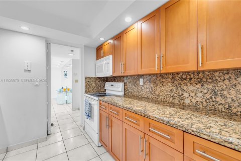 Купить кондоминиум в Майами-Бич, Флорида 2 спальни, 100.8м2, № 1988622 - фото 7