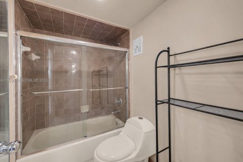 Купить кондоминиум в Майами-Бич, Флорида 2 спальни, 100.8м2, № 1988622 - фото 24