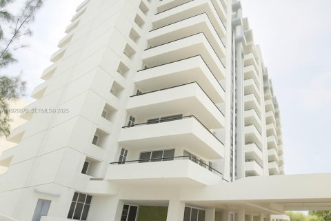 Кондоминиум с 2 спальнями в Майами-Бич, Флорида № 1988622