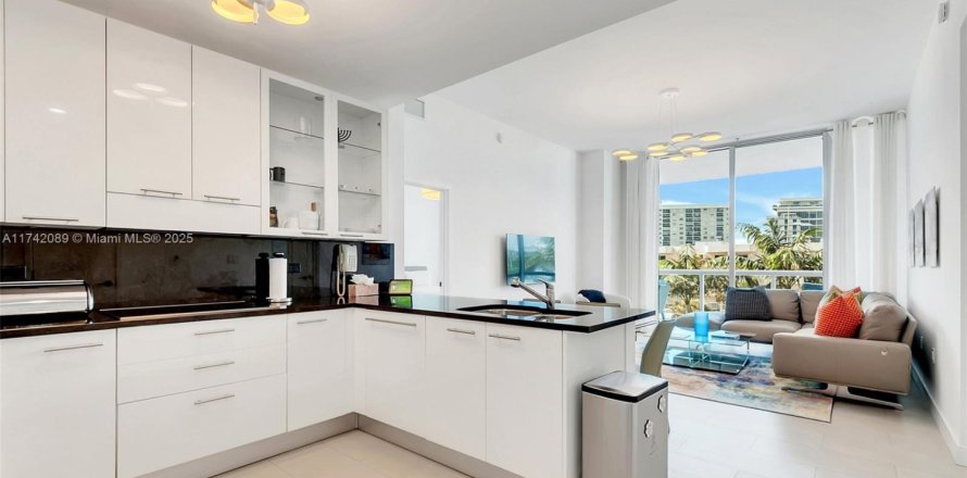 Condominio en Miami Beach, Florida, 2 dormitorios  № 1709931