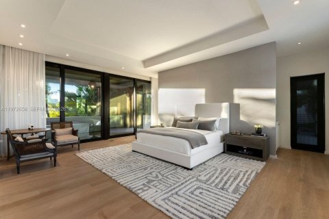 House in Coral Gables, Florida 6 bedrooms, 515.7 sq.m. № 2032939 - photo 17