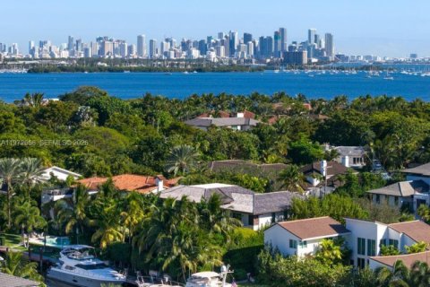 House in Coral Gables, Florida 6 bedrooms, 515.7 sq.m. № 2032939 - photo 27