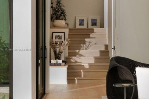 House in Coral Gables, Florida 6 bedrooms, 515.7 sq.m. № 2032939 - photo 5