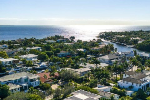 House in Coral Gables, Florida 6 bedrooms, 515.7 sq.m. № 2032939 - photo 30