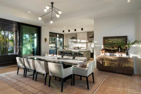 House in Coral Gables, Florida 6 bedrooms, 515.7 sq.m. № 2032939 - photo 8