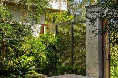 House in Coral Gables, Florida 6 bedrooms, 515.7 sq.m. № 2032939 - photo 2