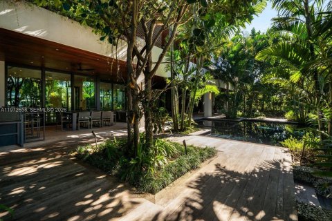 House in Coral Gables, Florida 6 bedrooms, 515.7 sq.m. № 2032939 - photo 14