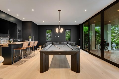 House in Coral Gables, Florida 6 bedrooms, 515.7 sq.m. № 2032939 - photo 11