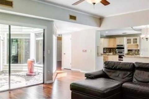 House in Orlando, Florida 6 bedrooms, 334.91 sq.m. № 1865820 - photo 10