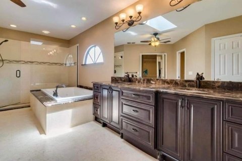 House in Orlando, Florida 6 bedrooms, 334.91 sq.m. № 1865820 - photo 18