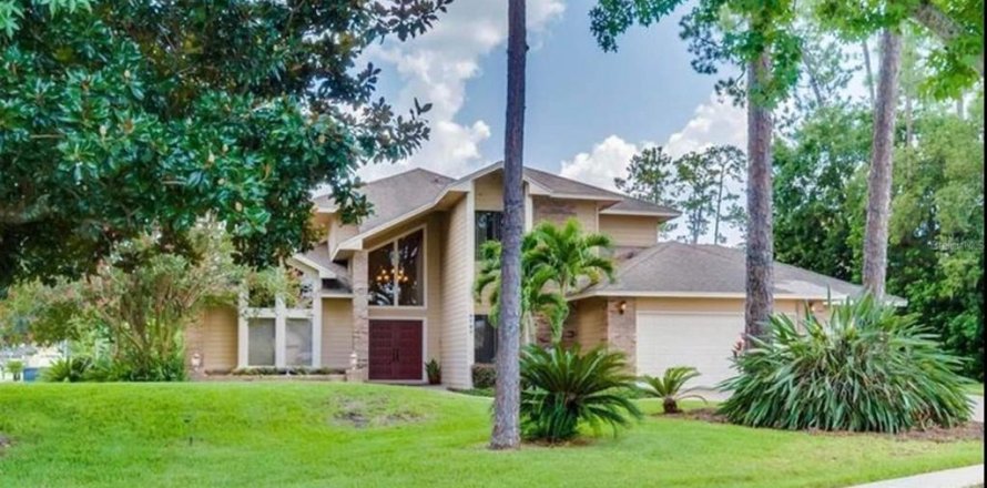 House in Orlando, Florida 6 bedrooms, 334.91 sq.m. № 1865820
