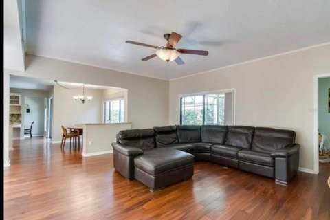 House in Orlando, Florida 6 bedrooms, 334.91 sq.m. № 1865820 - photo 9