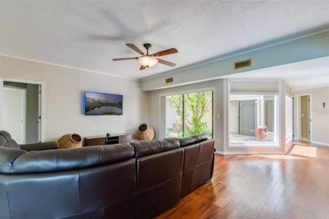 House in Orlando, Florida 6 bedrooms, 334.91 sq.m. № 1865820 - photo 11