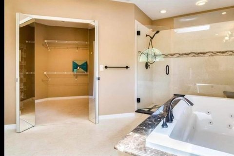 House in Orlando, Florida 6 bedrooms, 334.91 sq.m. № 1865820 - photo 20