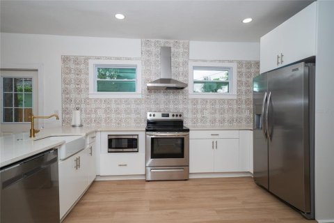 Villa ou maison à louer à Tampa, Floride: 3 chambres, 131.18 m2 № 2167698 - photo 13