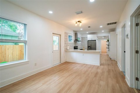 Villa ou maison à louer à Tampa, Floride: 3 chambres, 131.18 m2 № 2167698 - photo 11